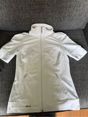 Sporty White Short-Sleeve Zip Front shirt